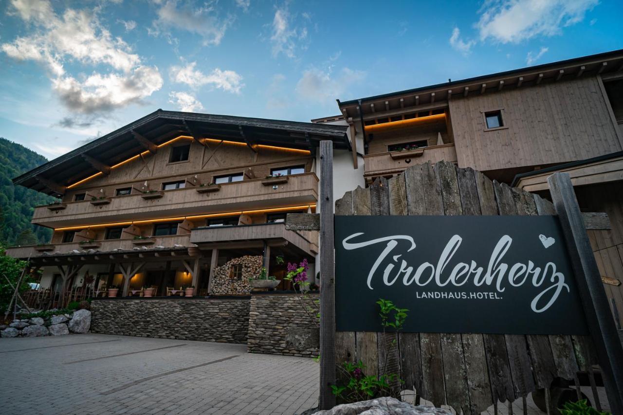 Hotel Landhaus Tirolerherz Санкт Улрих ам Пилерзее Екстериор снимка
