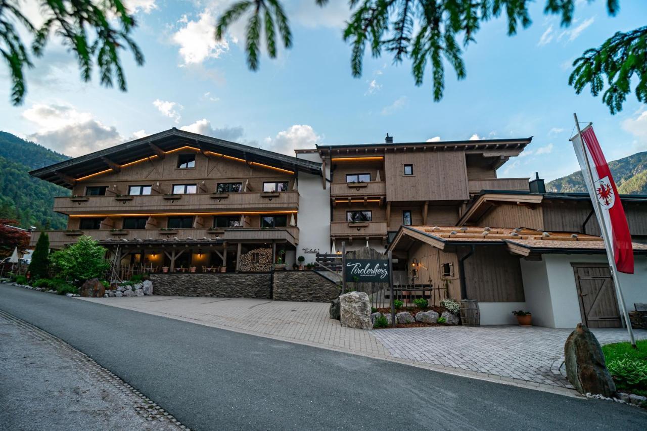 Hotel Landhaus Tirolerherz Санкт Улрих ам Пилерзее Екстериор снимка