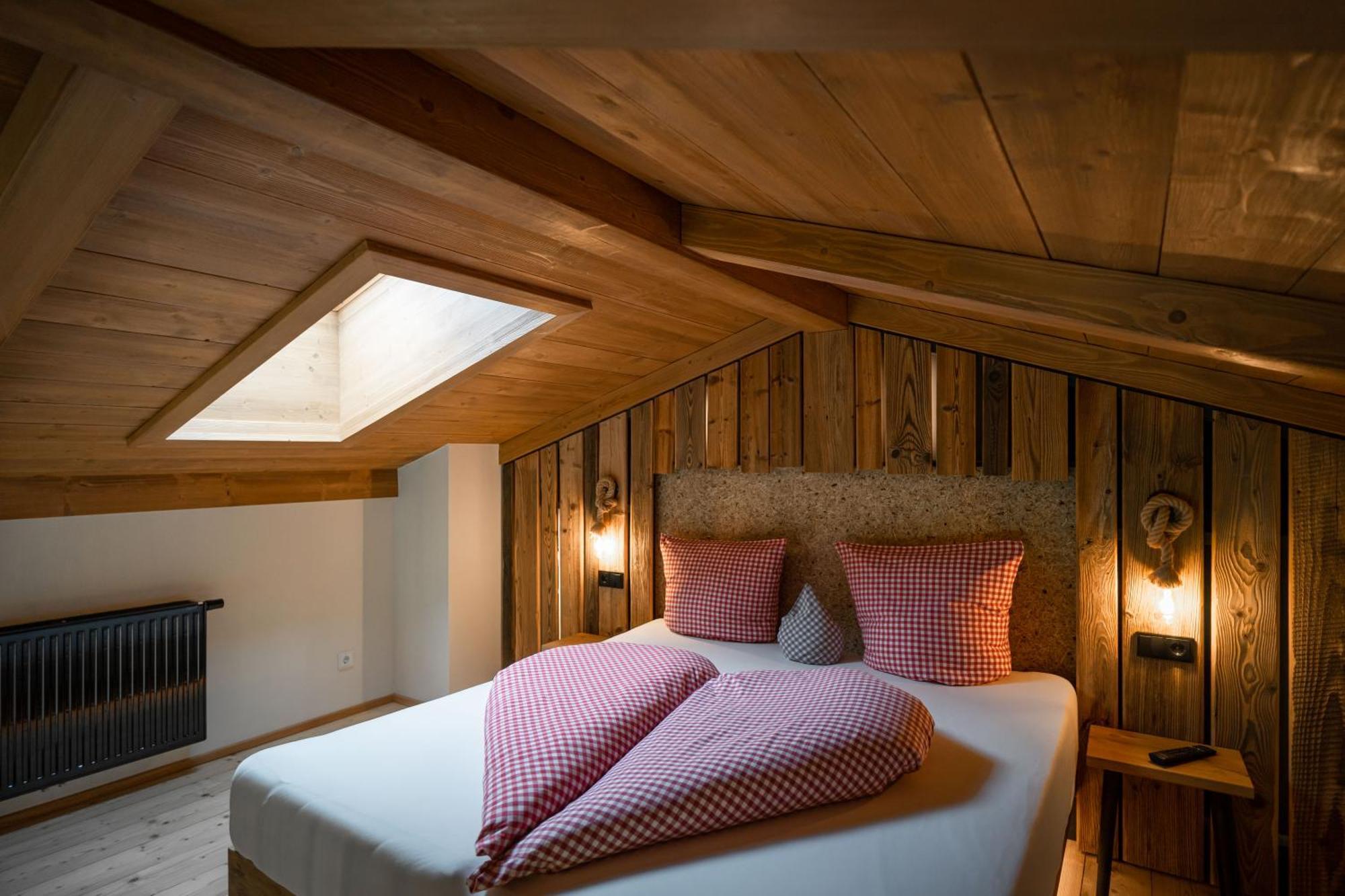 Hotel Landhaus Tirolerherz Санкт Улрих ам Пилерзее Стая снимка
