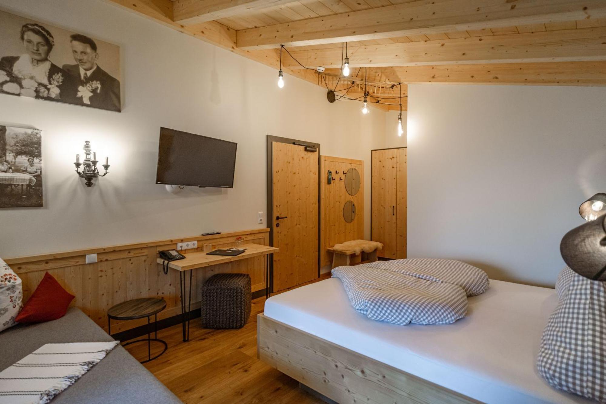 Hotel Landhaus Tirolerherz Санкт Улрих ам Пилерзее Стая снимка