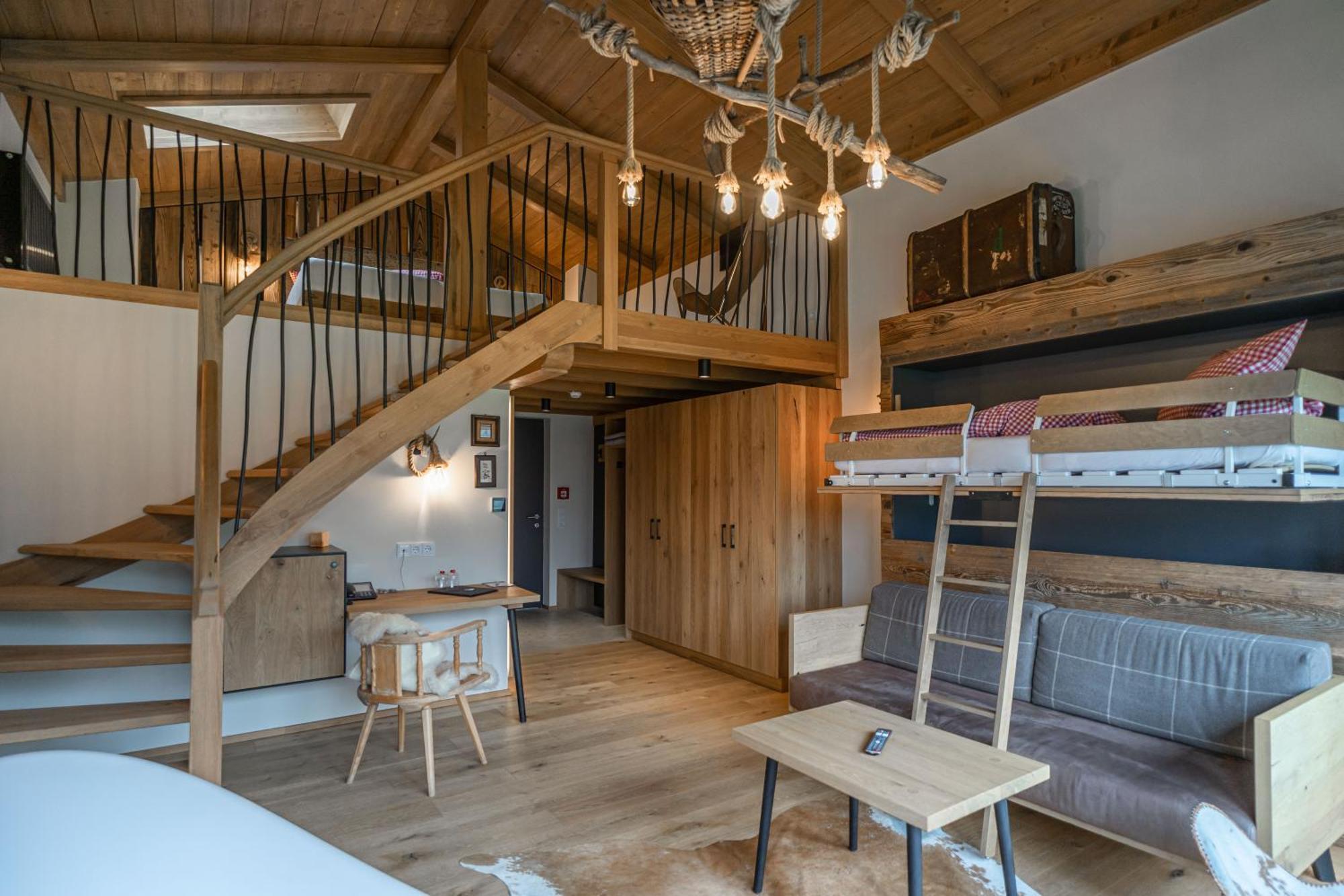 Hotel Landhaus Tirolerherz Санкт Улрих ам Пилерзее Стая снимка